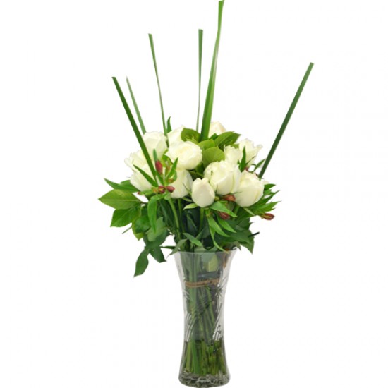 One Dozen White Color of Roses Arrangement in Vase